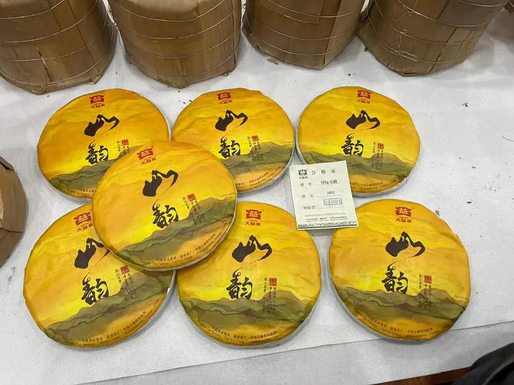 防城港回收大益普洱茶2016年生茶熟茶图2